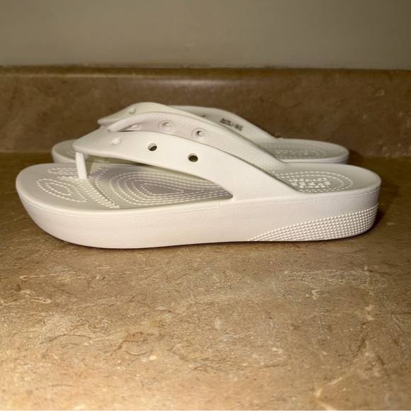 Crocs Womens Classic Platform Flip Flop Sandals SZ 8 White Lightweight/Comfy New - Picture 2 of 8